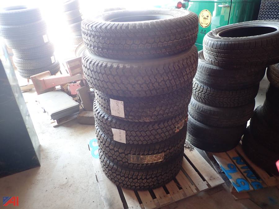 Auctions International Auction Madison CountyNY 23231 ITEM (6) Tires